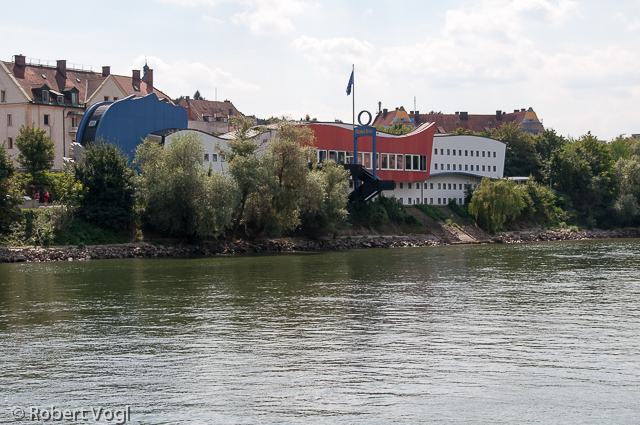 Rechtes Donauufer, Rotel Inn